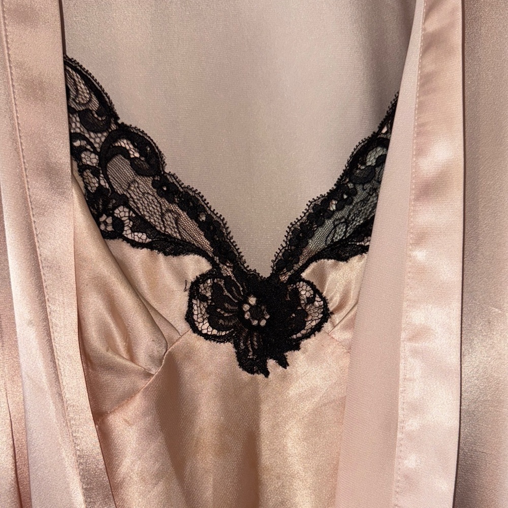 Oscar de la Renta Blush Satin Robe with Black Lace - Picture 5 of 12